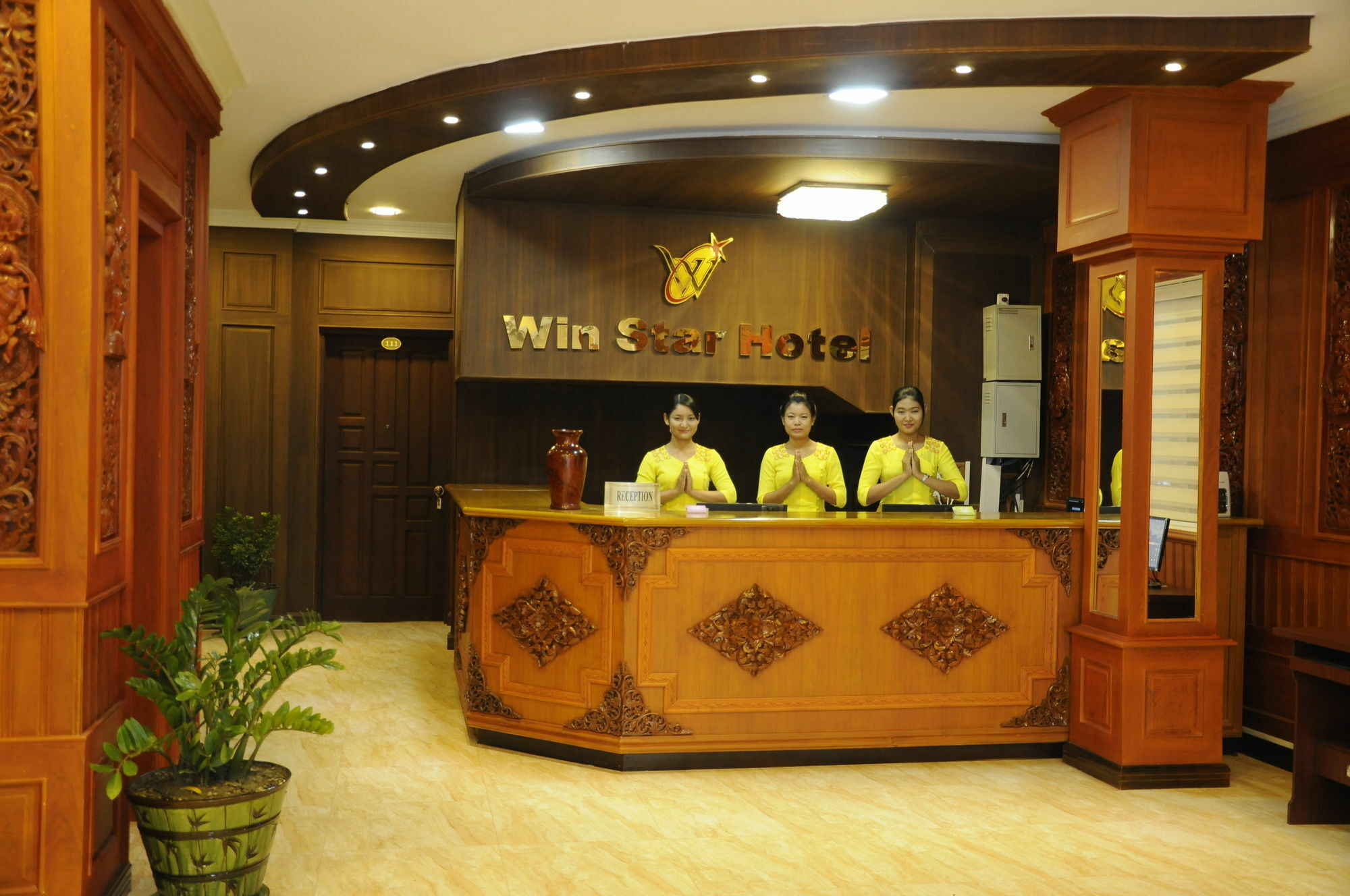 Win Star Hotel Mandalaj Kültér fotó